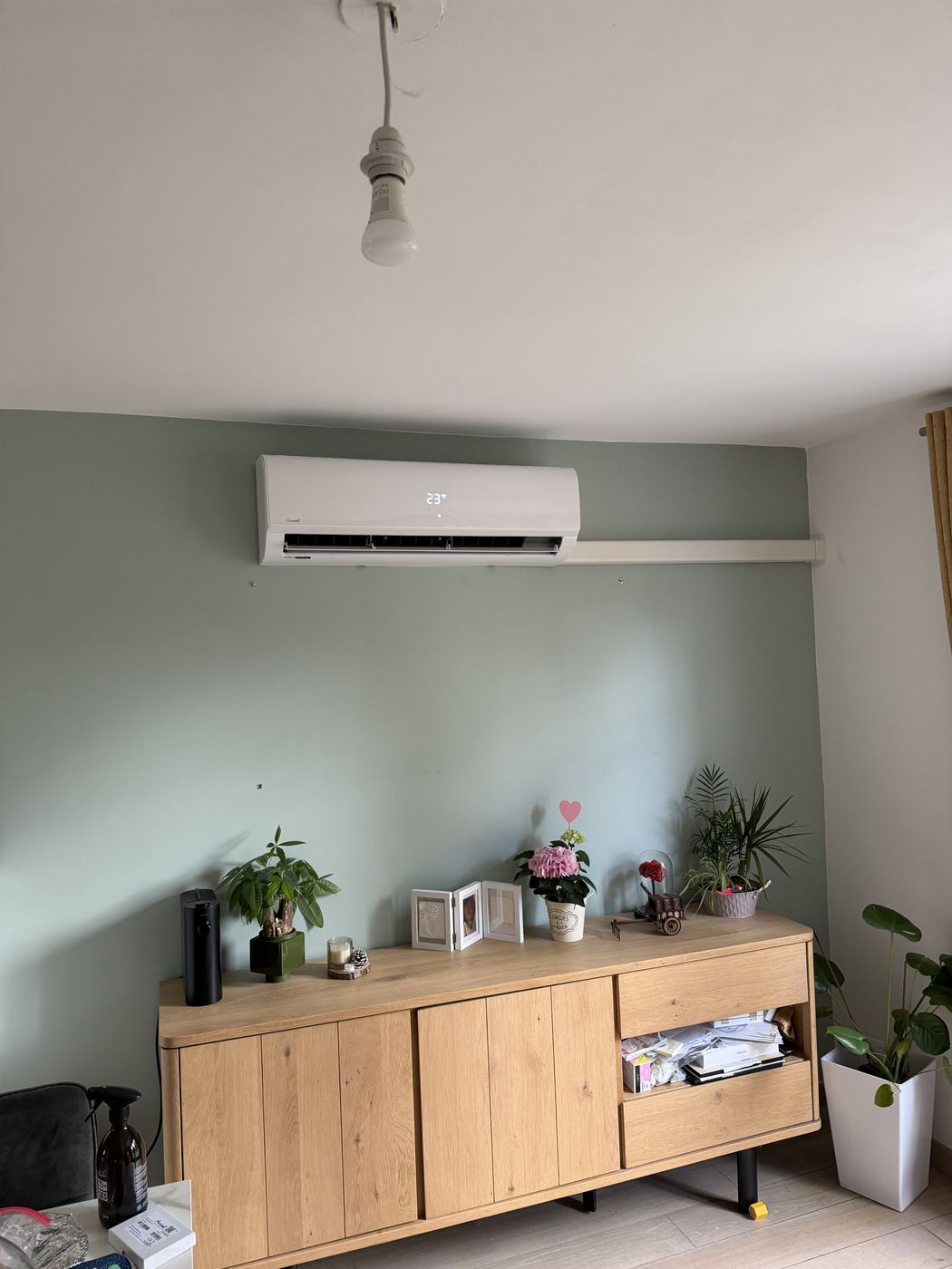 Climatisation murale Airwell dans un salon