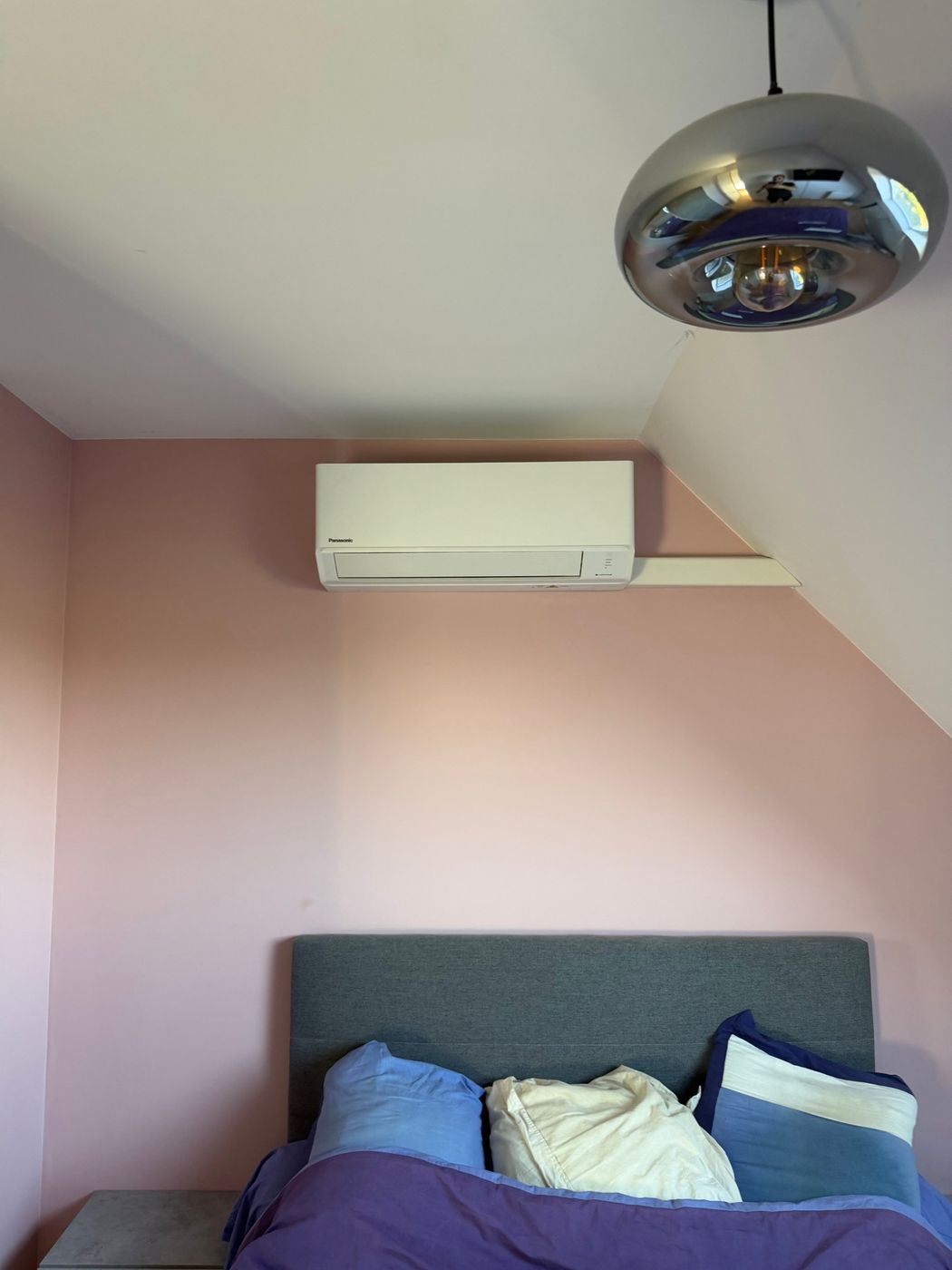 Climatisation murale Panasonic dans une chambre