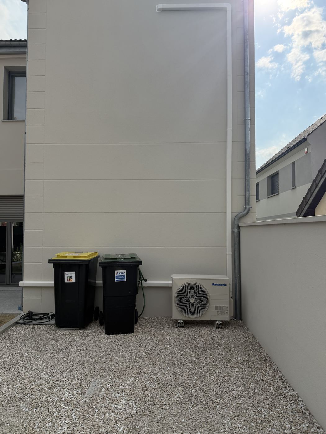 Groupe extérieur Panasonic posé au sol